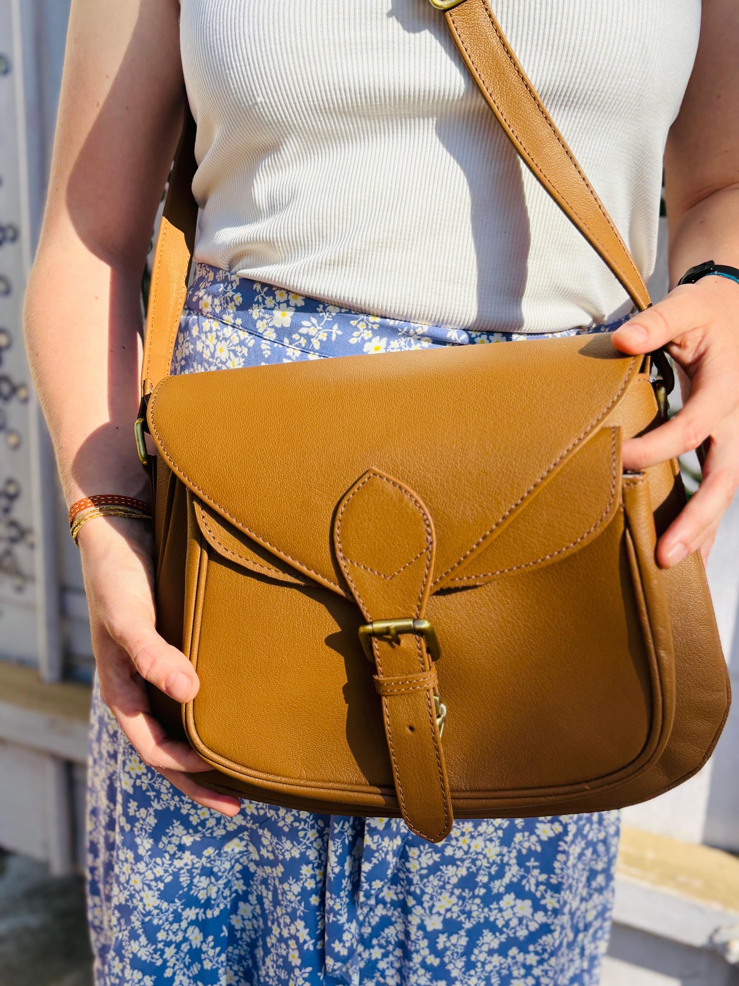 MOON LEATHER CROSSBODY BAG - TAN