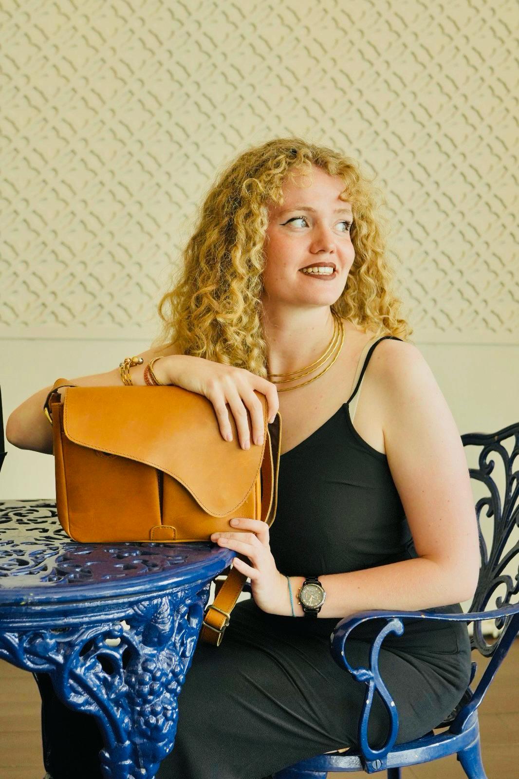 RHEA LEATHER CROSSBODY BAG - Tan