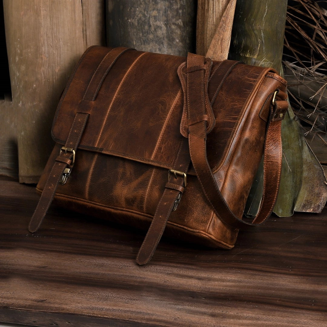 FARM LEATHER MESSENGER BAG - TAN