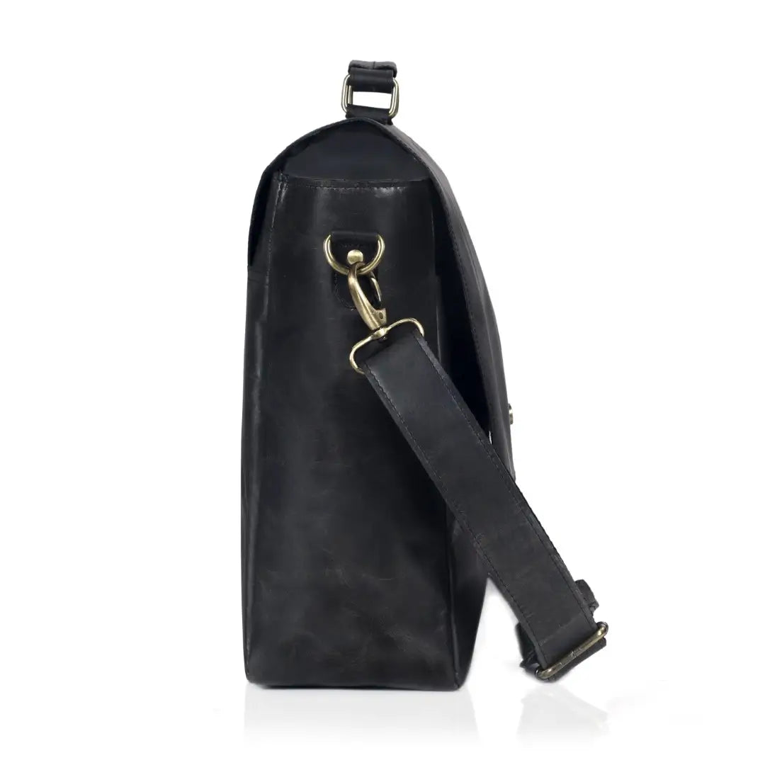 CAPTAIN BLACK LEATHER MESSENGER BAG