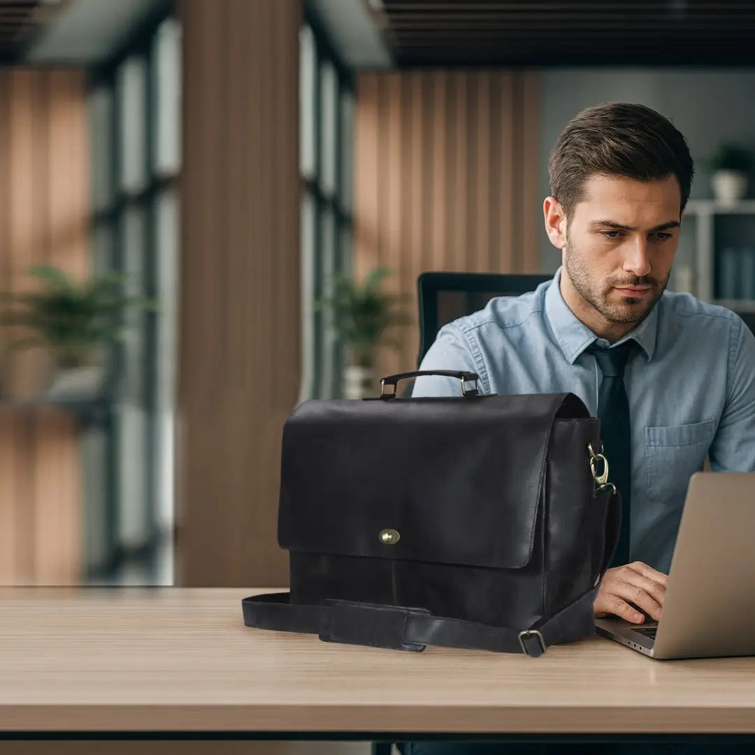 CAPTAIN BLACK LEATHER MESSENGER BAG