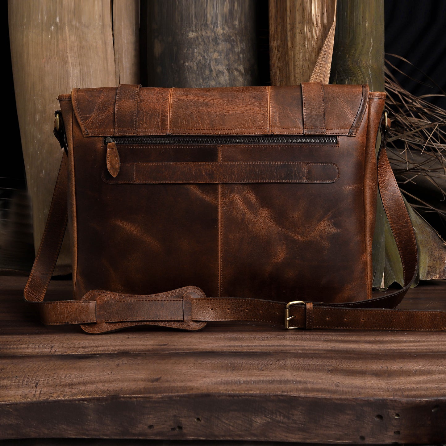 LUXE VOYAGER LEDER MESSENGER BRAUN