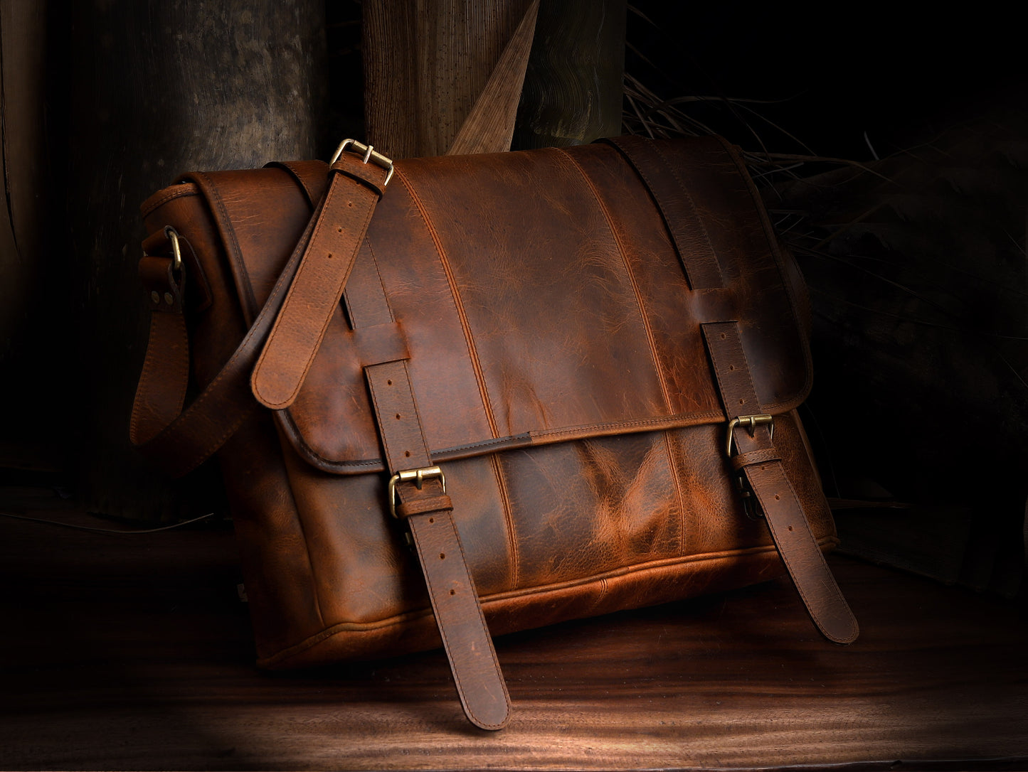 LUXE VOYAGER LEDER MESSENGER BRAUN