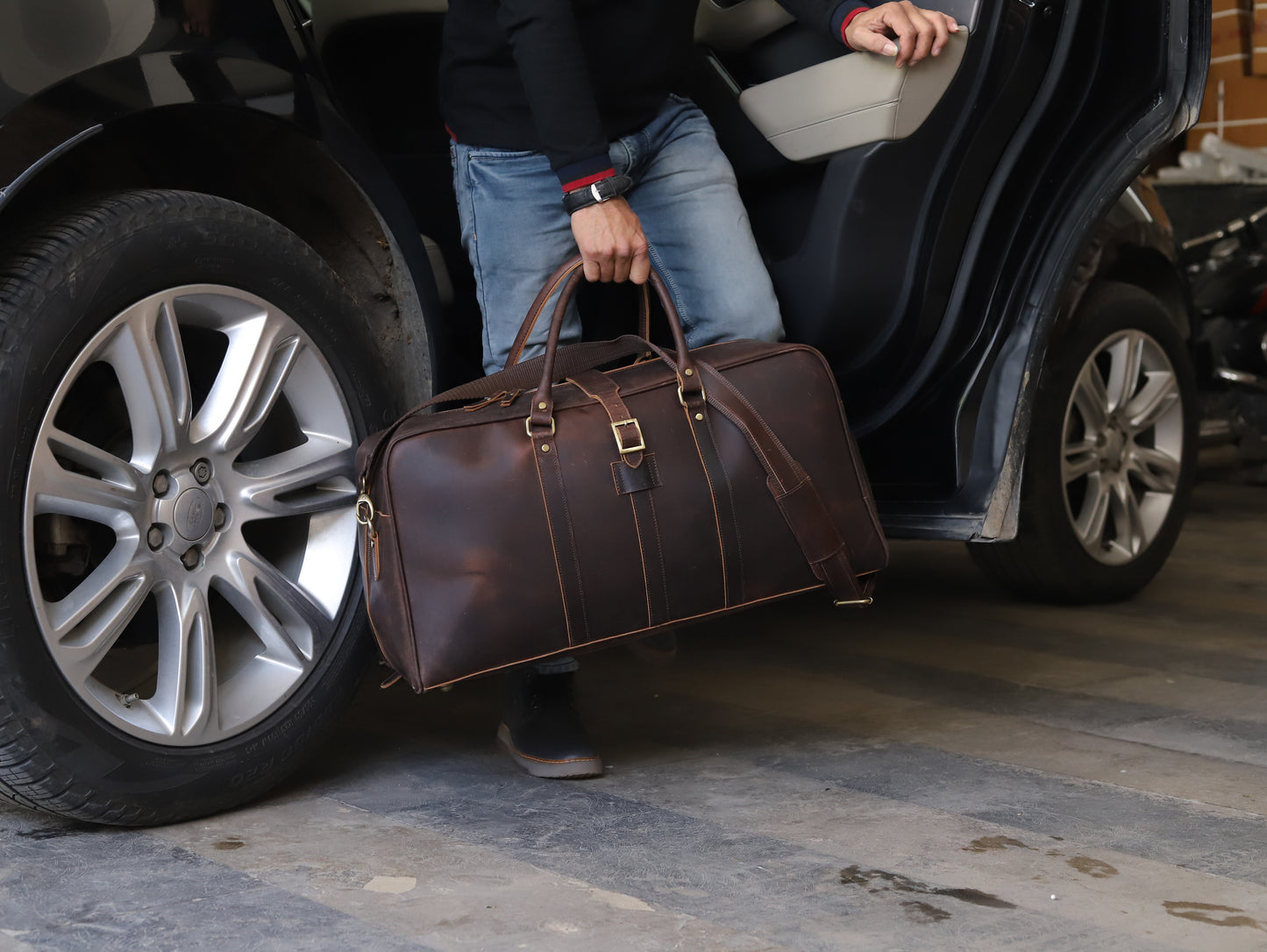 THE LEATHER FARM TRAVEL DUFFEL BAG